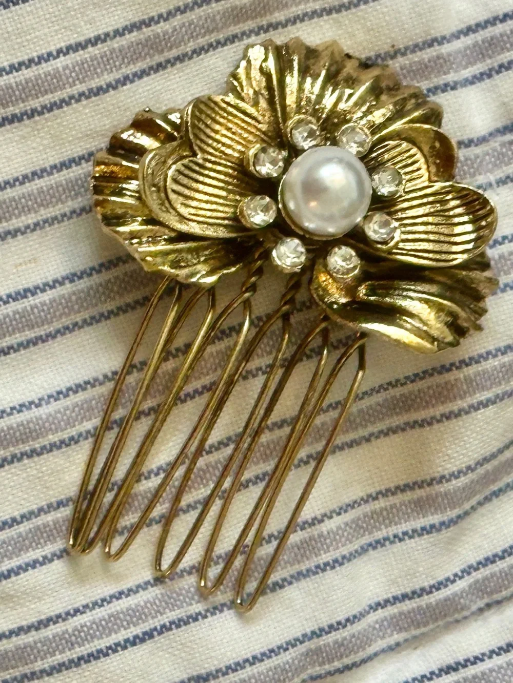 Floral Hair Comb Flower Clear Stones white bead, gold tone, small vintage style